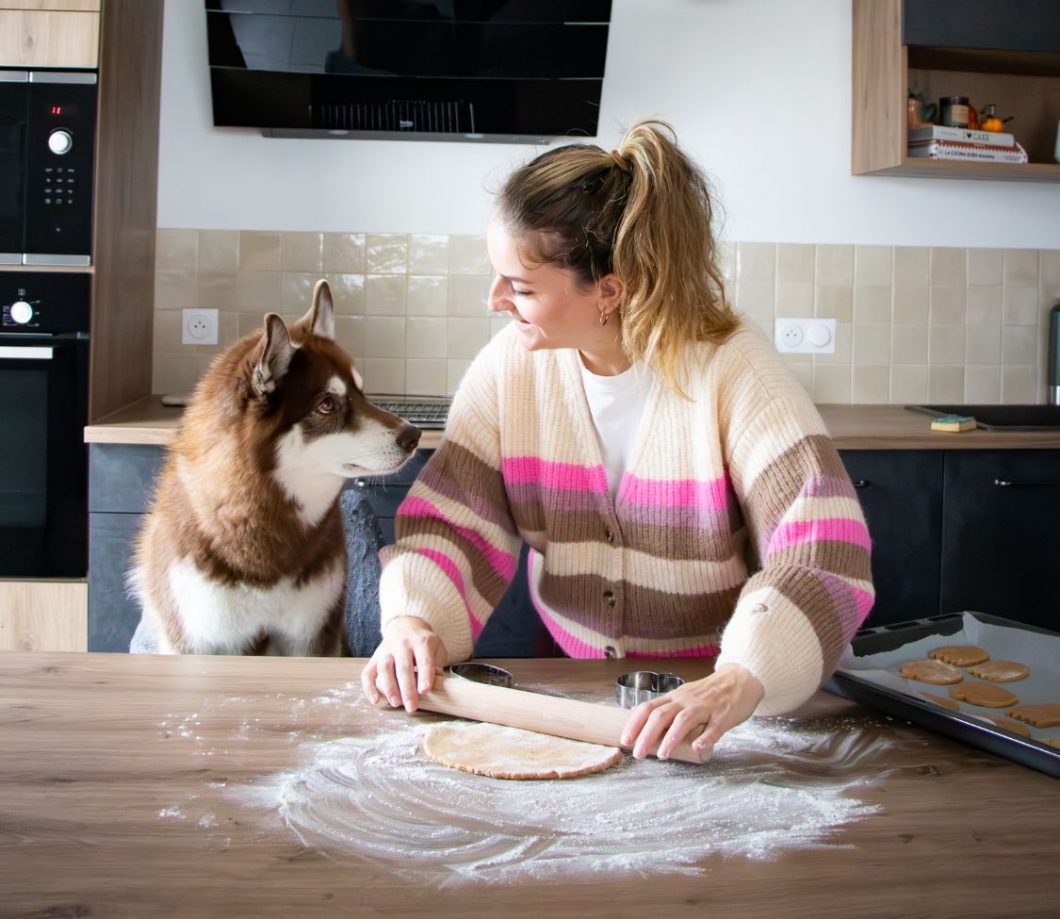 Banane et beurre de cacahuète pour recette de friandises maison pour chien.
