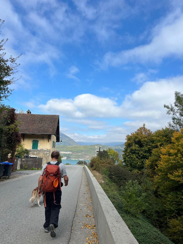 Sentier du retour de la boucle du Taillefer vers Duingt